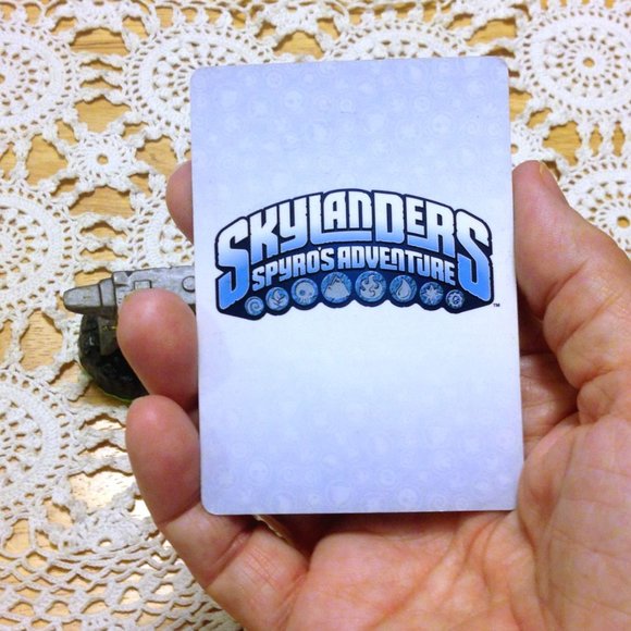 Skylanders Spyro’s Adventure Anvil Rain Action Figure and collectors card - Picture 8 of 9